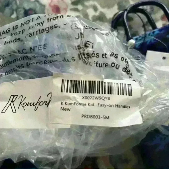 Boys size 5 rain boots that light up new never worn​ - Picture 3 of 8